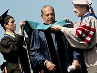Orang Terkaya Sejagat Raih Doktor Kehormatan