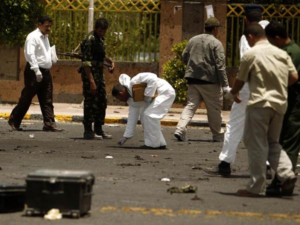 Bom Bunuh Diri Tewaskan 96 Tentara Yaman