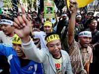 Bayi dan Hantu Bisa Milih, KPUD Jakarta Didemo