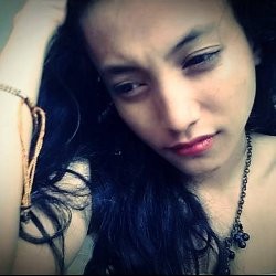 Pose-pose Seksi Virta, Cewek yang Mesra Bareng Bubu-nya Syahrini