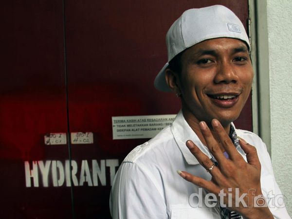 Cieee, Norman Kamaru Pamer Cincin Tunangan