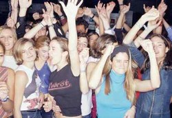 3 dari 4 Remaja Jadi Agak Tuli Seusai Nonton Konser Musik