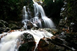 Aaah! Segarnya Air Terjun Guruh Gemurai di Riau