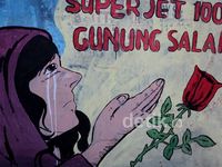 Tembok Kota Ikut Menangisi Tragedi Sukhoi