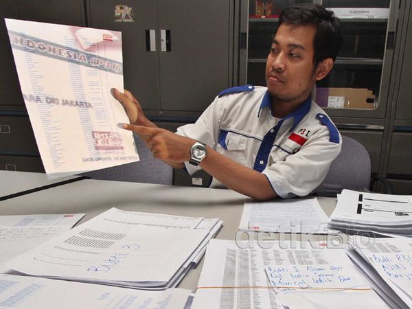 Bukti Dugaan DPT Palsu Pilgub DKI Ditunjukan Bukti Dugaan DPT Palsu Pilgub DKI Ditunjukan