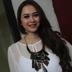 Aura Kasih Ingin Jadi Sutradara Film