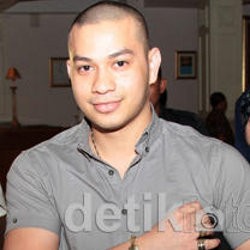 Bubu-nya Syahrini Ternyata Seorang Sales Emas?