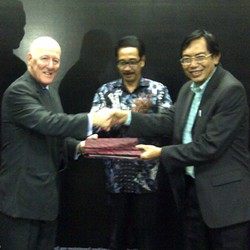 Produsen BlackBerry Kucurkan USD 5 Juta ke ITB