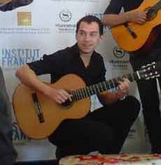 Alunan Gitar Klasik Khas Prancis Menyapa Surabaya