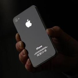 Facebook Merosot, Saham Apple Kinclong