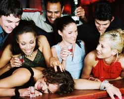 Yang Dilakukan Saat Clubbing: Minum & Sosialisasi