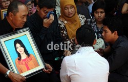 6 Pilot Panggul Peti Jenazah Kapten Darwin Pelawi