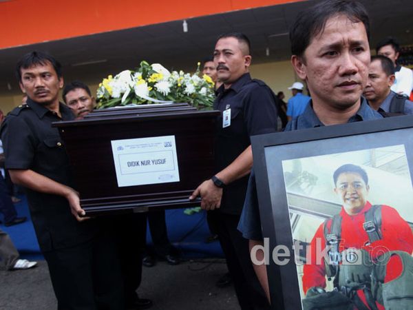 Jenazah Korban Sukhoi Diserahkan ke Keluarga
