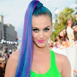 Katy Perry Pernah Ditolak 3 Label & Diminta Niru Avril Lavigne