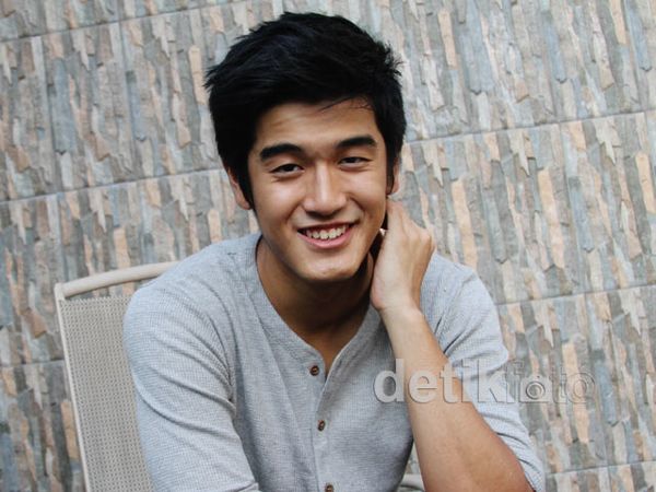 Nathan Hartono Darah Indonesia Lahir di Singapura