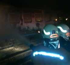 Api Membakar Gerbong KA di Stasiun Pasar Turi Meluas