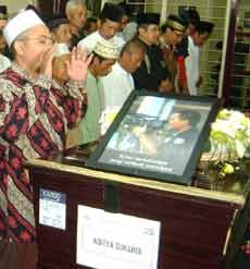 Tiba di Rumah Orang Tua, Jenazah Kameramen TransTV Disolati