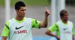 Pede Bisa Raih Ballon dOr, Ronaldo Mau Fokus ke Euro Dulu