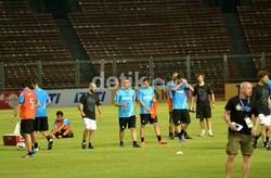 Sekitar pukul 18.30 WIB latihan jajal lapangan selesai dilakukan. Latihan itu disaksikan sekitar ratusan Interisti yang hadir di GBK. Mohammad Resha Pratama/detikSport.