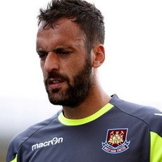 Arsenal Persilakan Almunia Pergi