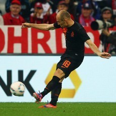 Van Bommel Kecam Cemoohan Fans Bayern kepada Robben