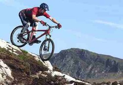 Pegowes yang Pakai Helm Bisa Bersepeda Lebih Kencang