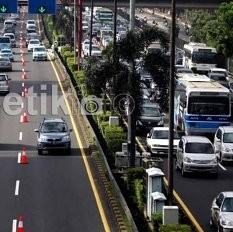  Jalur Contra Flow Diperpanjang Hingga Depan Carrefour Cawang