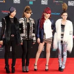 2NE1 Lelang Barang Pribadi untuk Amal