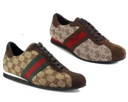 Produk-produk Gucci dan Guess, Mirip?