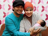 Ini Dia Dafinia, Anak Pertama Indra Bekti & Dilla