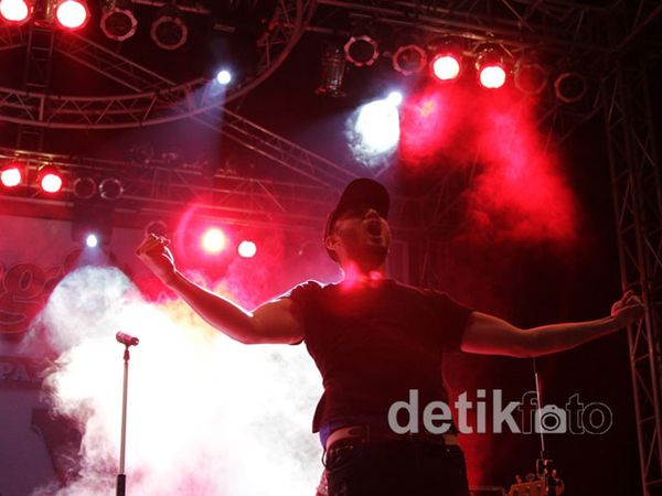 Aksi Panggung Alexa di Ultah RollingStone Indonesia