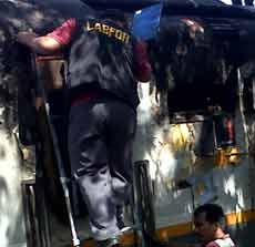 Tim Labfor Lakukan Olah TKP 6 Gerbong KA Terbakar