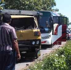 Bus Rombongan Peziarah Tabrakan Beruntun, 3 Sopir Luka Ringan