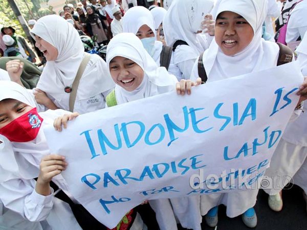 Anak-anak SMA pun Tolak Lady Gaga