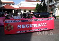 Kedatangan SBY di Yogya Disambut Demo