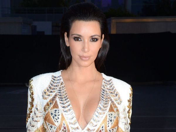 Kim Kardashian Tampil Seksi di Cannes