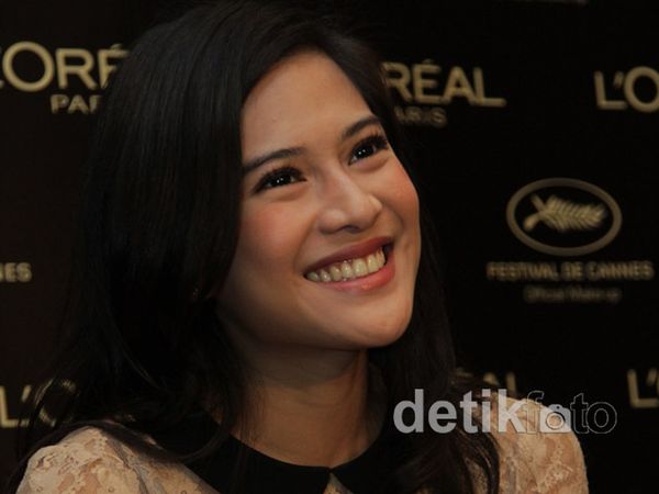 Pesona Si Cantik Dian Sastrowardoyo