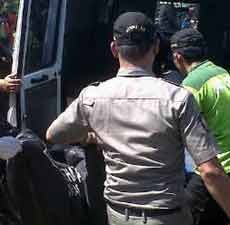 Buang Hajat, Pria Setengah Baya Ditemukan Mengambang di Kali Jagir