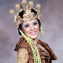 Oey Maher, Ingin Terus Eksplorasi Kebaya