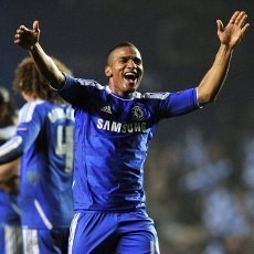 Malouda Isyaratkan Bertahan di Chelsea