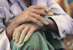 Di Keluarga Miskin Indonesia, Biaya Beli Rokok Urutan ke-2 Setelah Beras