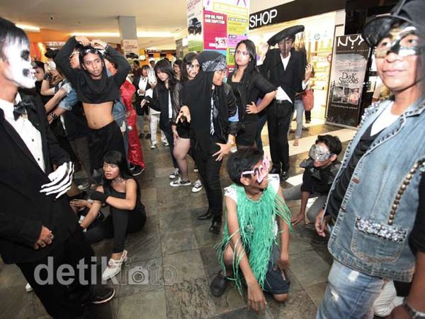 Batal Konser, Penggemar Lady Gaga Kecewa Berat