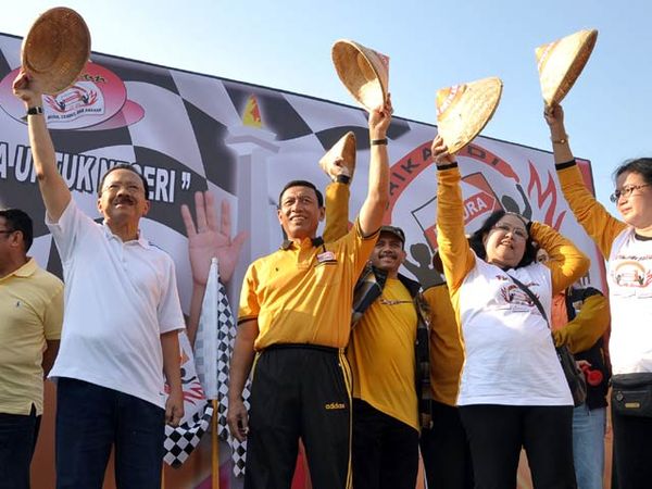 Srikandi Hanura Jalan Sehat