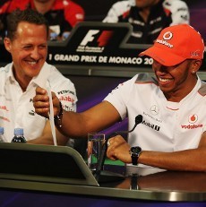 Hamilton Waspadai Aksi Schumi