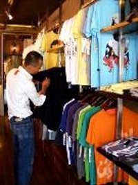 Pakaian Made in Bandung Kelas Dunia Masih Berbahan Baku Impor