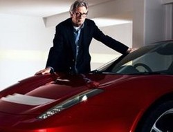 Mobil Ferrari untuk Dewa Gitar