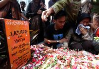 Lazuardi Korban Pengeroyokan Dimakamkan