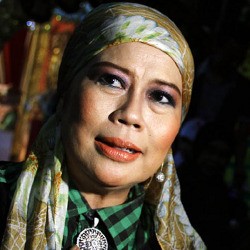 Dewi Yull Nikah Diam-diam Karena Trauma
