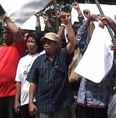 Ratusan Pedagang Tuntut Penghentian Pembangunan Pasar Modern