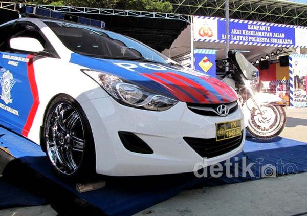 Modif Mobil ala Patwal Polisi